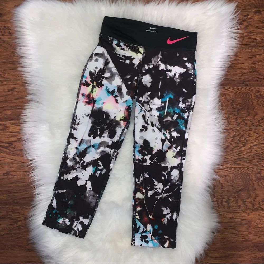 Nike Big Girl's Trophy Multicolor Floral Print Training Capri • Medium 10/12